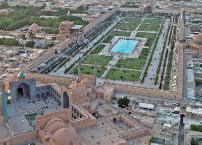 فرونشست زمین در میدان تاریخی نقش جهان اصفهان دیده شد