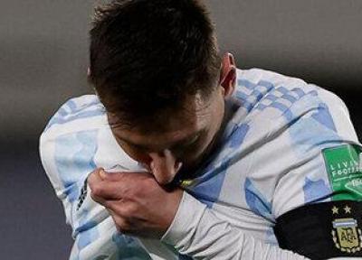 تصویر پربازدید درخواست عجیب از لیونل مسی ، واکنش فوق ستاره آرژانتینی به رفتار یک تماشاگر وسط زمین فوتبال