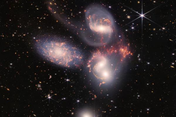 کشف یک کهکشان نو با نگاه تیزبین تلسکوپ هابل، عکس
